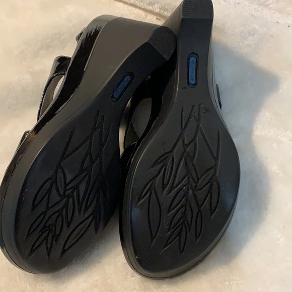 Bravo Browns Black Patent Leather Wedge Sandals - Picture 6 of 11